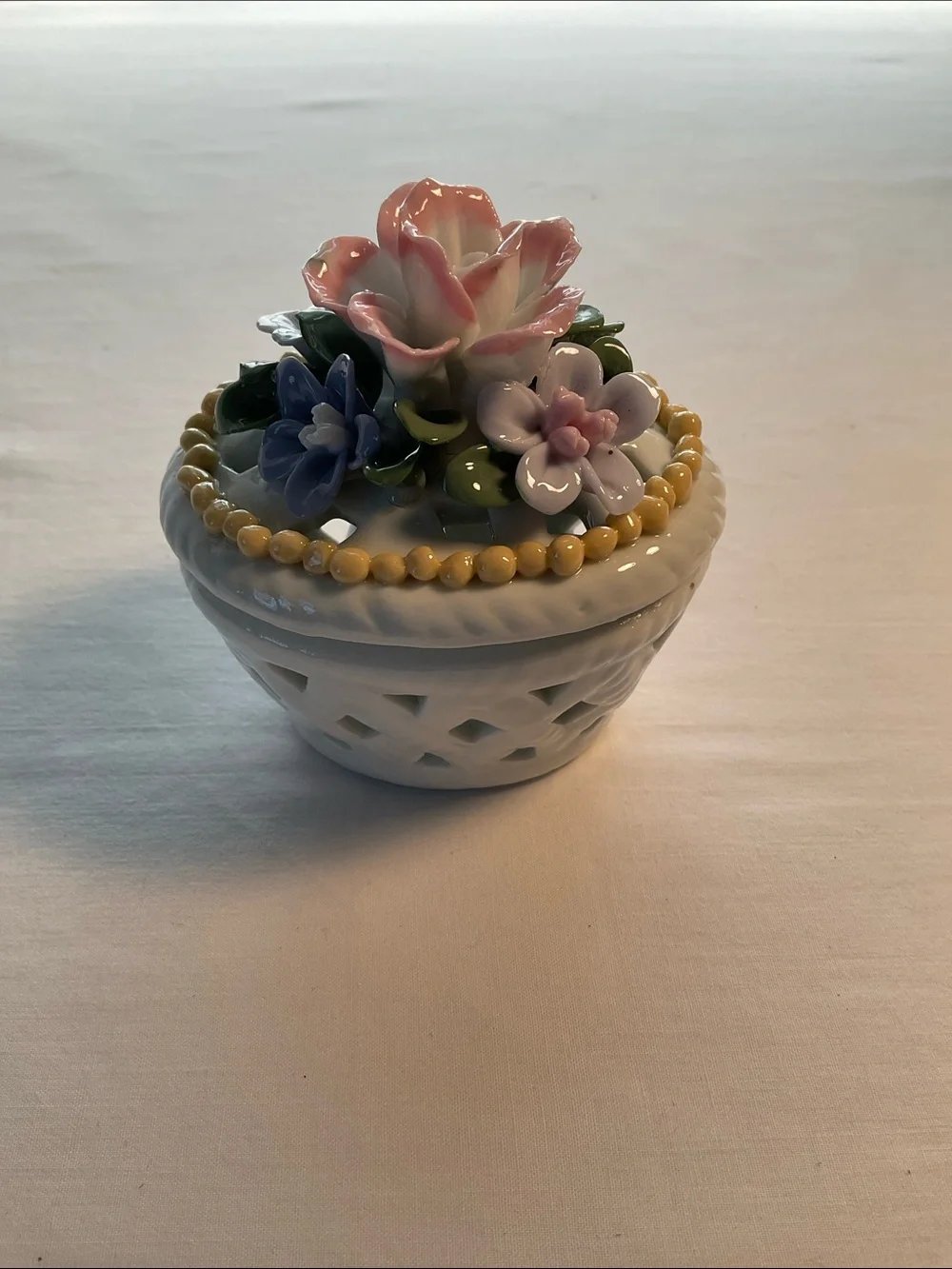 N/A delicate porcelain